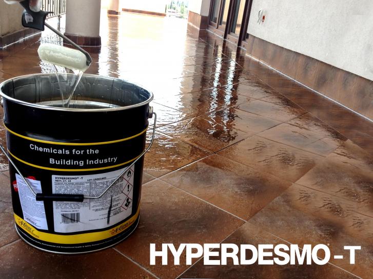 HYPERDESMO-T ΔΙΑΦΑΝΟ ΣΤΕΓΑΝΩΤΙΚΟ ΒΕΡΝΙΚΙ ΓΙΑ ΠΛΑΚΑΚΙΑ